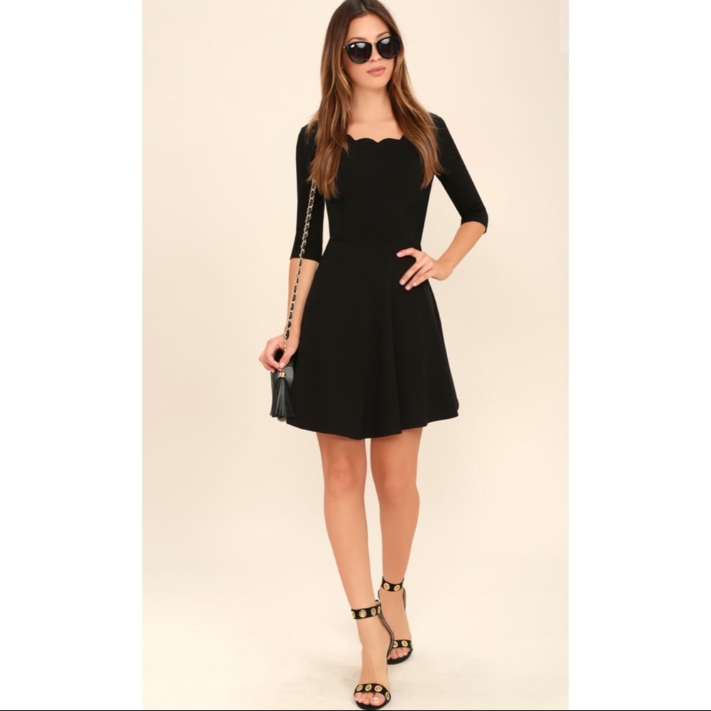 Lulu’s Scalloped Black Dress